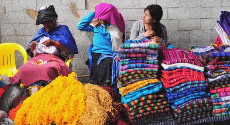 Mercato artigianato Otavalo Ecuador Denanni viaggiatori solitari