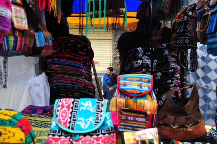 Tessuti Borse Mercato artigianato Otavalo Ecuador Cristiano Denanni reportage Viaggio