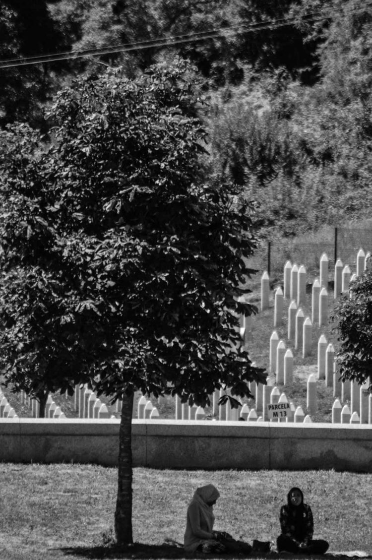 Cristiano Denanni Reportage Srebrenica Genocidio Bosnia Erzegovina Guerra Fotografia Bianco Nero