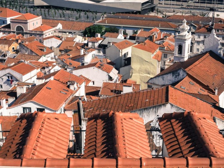 Cristiano Denanni reportage i tetti dell'Alfama a Lisbona