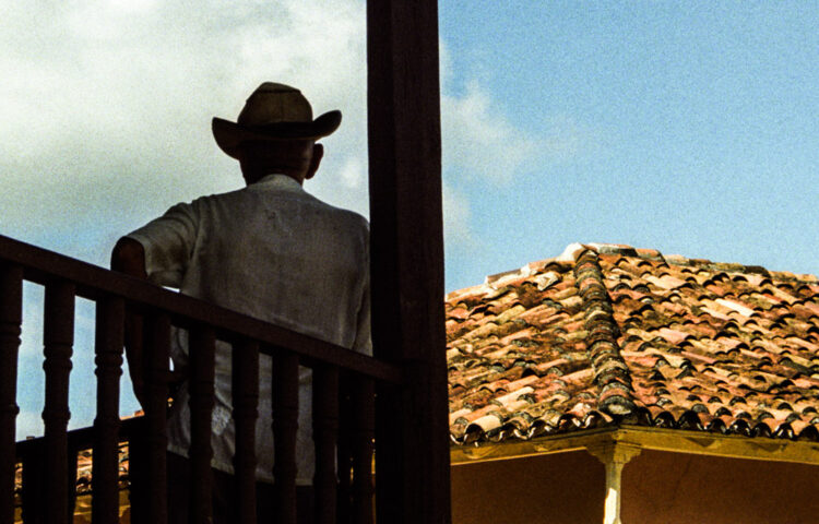 Reportage di viaggio Cuba Trinidad uomo con cappello