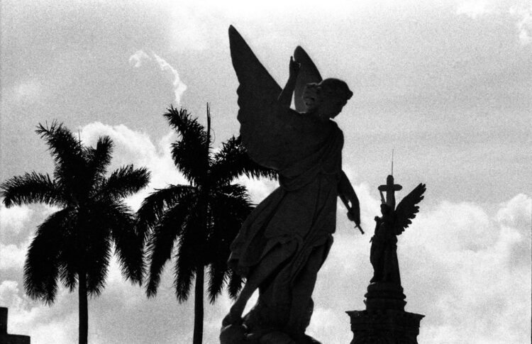 Reportage di viaggio Cuba statue del Cementerio de l'Havana