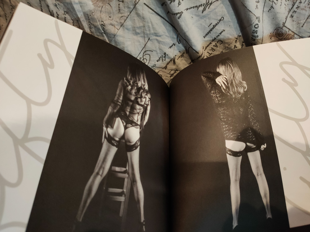 Libro fotografico da uno shooting di nudo in bianco e nero
